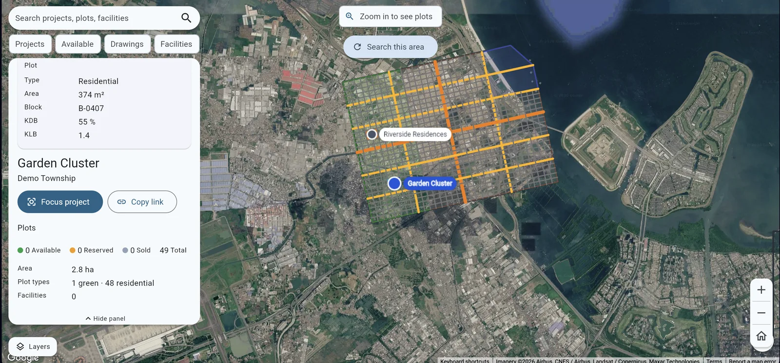 A plot detail panel showing type, area, block reference and planning ratios beside the project on the map